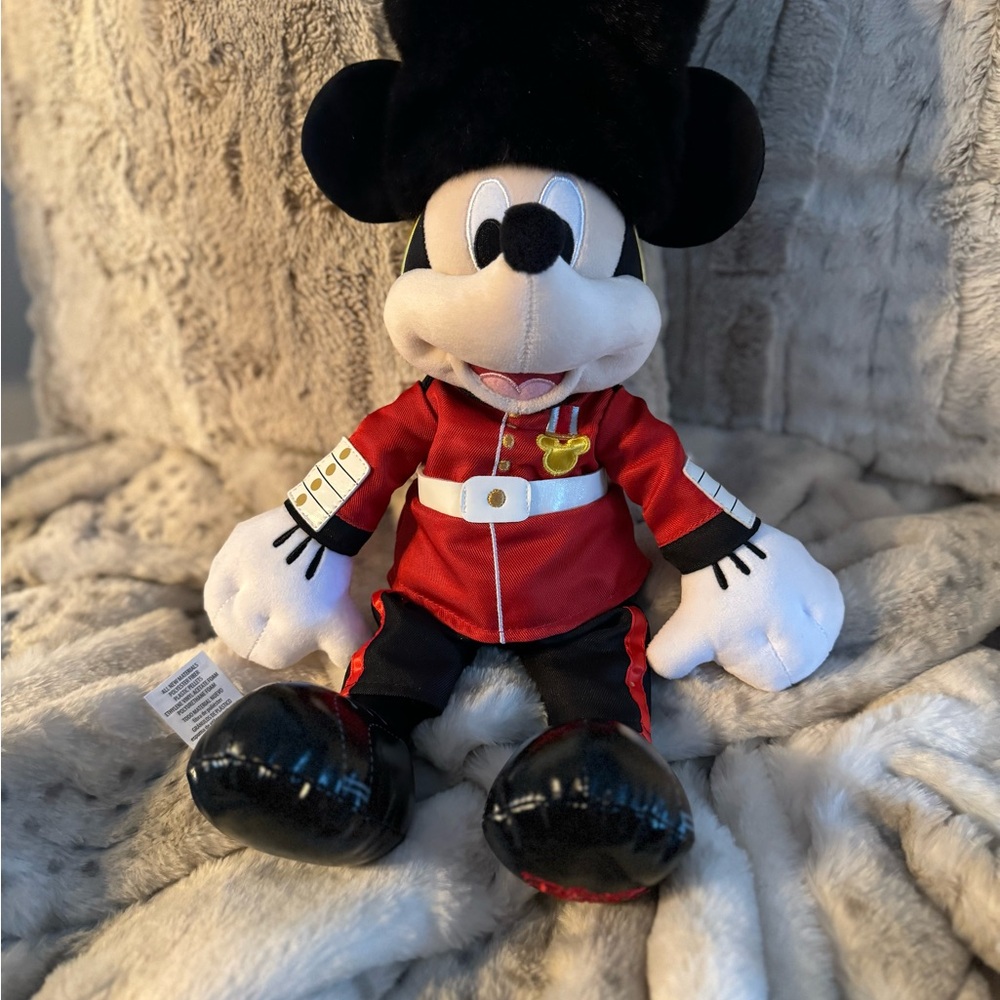 Disney Mickey Mouse British Royal Guard Plush – Disney Store - Collection Piece